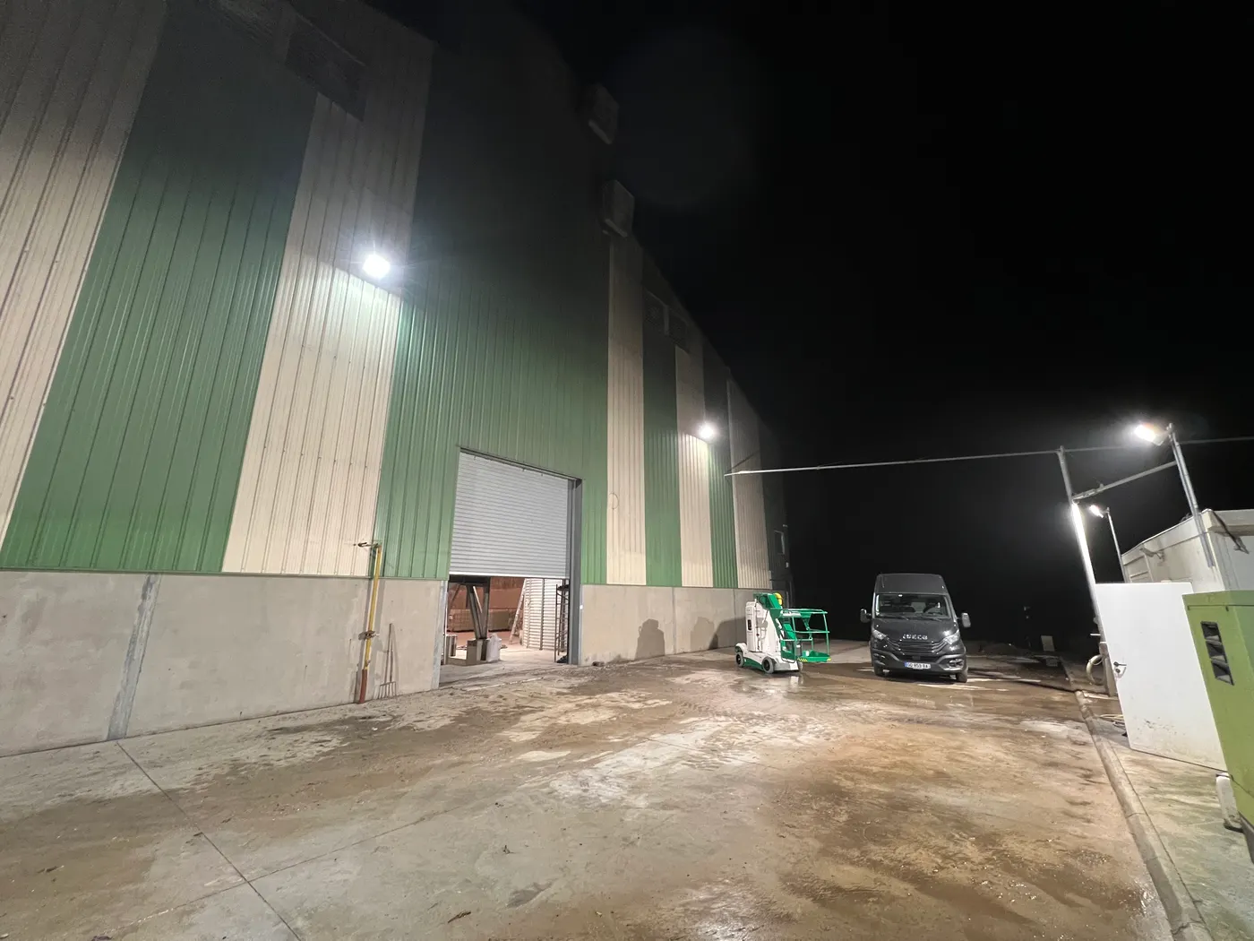 Éclairage d'une aire de lavage